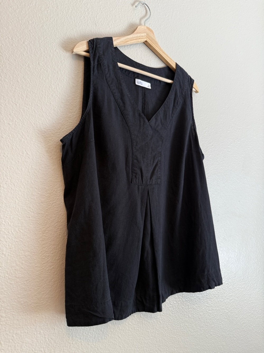 Croft & Barrow Pleated V-Neck Tank Top SZ 1X Black Linen Blend Minimalist Chic - Picture 10 of 15
